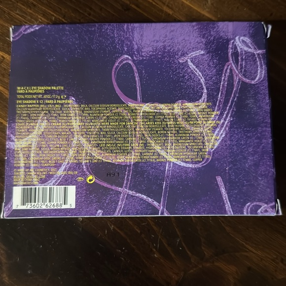 MAC x Lisa Eyeshadow Palette - Picture 4 of 4